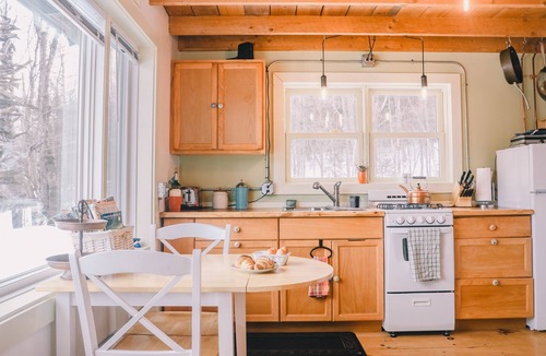 Roxbury Cabin | Luxury Off Grid Romantic Cabin in the Woods 20 Minutes from Sugarbush Ski Resort