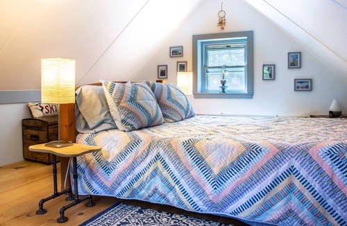 Roxbury Cabin | Luxury Off Grid Romantic Cabin in the Woods 20 Minutes from Sugarbush Ski Resort