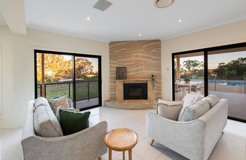 Thornlands House | Luxury Range Stay: 6 bedroom 4 bathroom