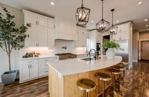 North Beacon Hill House | Luxury Seattle Retreat with Views and Bonus Suite