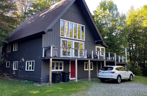 West Dover Ski Chalet | Luxury Ski Chalet w/hot tub - Across from Hermitage Club Entrance