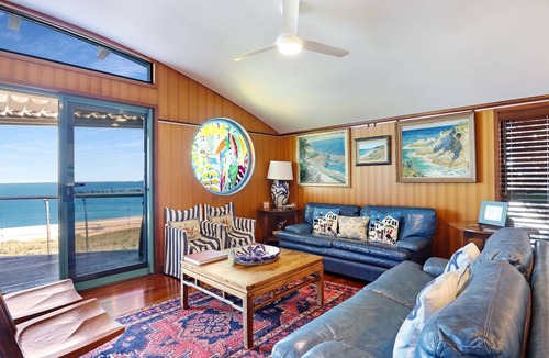 Point Lookout Apartment | Luxury three bedroom unit with spectacular beach and ocean views.