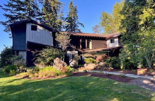 Poulsbo House | Luxury Waterfront Estate with Private Beach