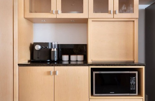 Launceston CBD Apartment | Luxury Waterfront Stay!