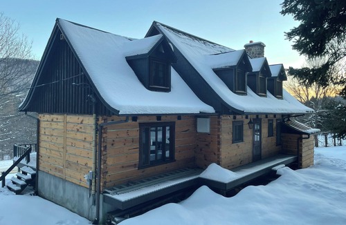 Val David Cabin | Magical 4-bed, Three-Level Log Cabin in Val-David - perfect for your getaway