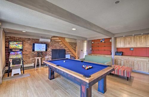 Manchester Center House | Manchester Home on 40 Acres with Game Room and Deck!