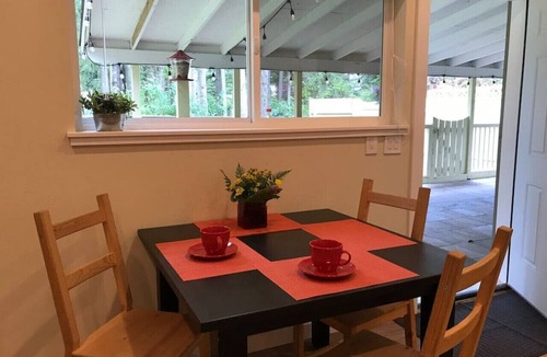 Hobart Apartment | Maple Valley Hummingbird Studio