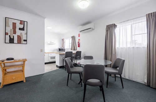 Emerald Hotel | Maraboon Motor Inn