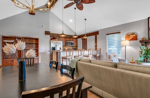 Lake of the Ozarks Ski Chalet | MARGARITAVILLE RESORT Tan-Tar-A LAKEFRONT 3BD 3bath-NEW SPA kayaks & fireplace!