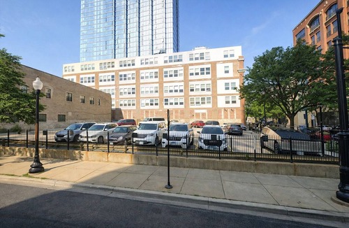 Near South Side Apartment | McCormick Place Studio/Optional parking/sleeps up to 4