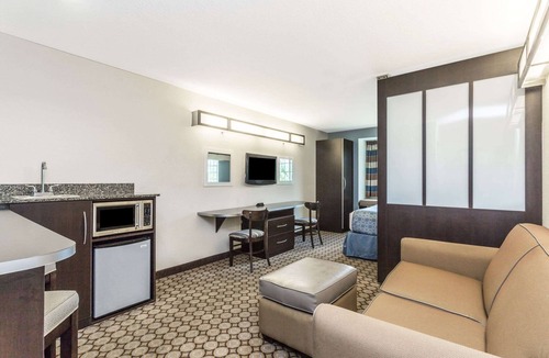 Spring Hill Hotel | Microtel Inn & Suites by Wyndham Spring Hill/Weeki Wachee