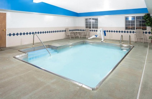 Springfield Hotel | Microtel Inn & Suites by Wyndham Springfield