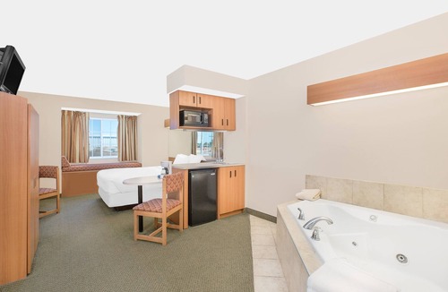 Colfax Hotel | Microtel Inn & Suites by Wyndham Colfax/Newton