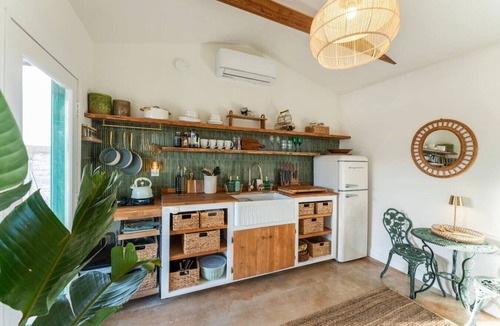 Joshua Tree Cabin | Mindy`s Rustic Rabbit Cabin ~ Heart Deck ~ Spa ~