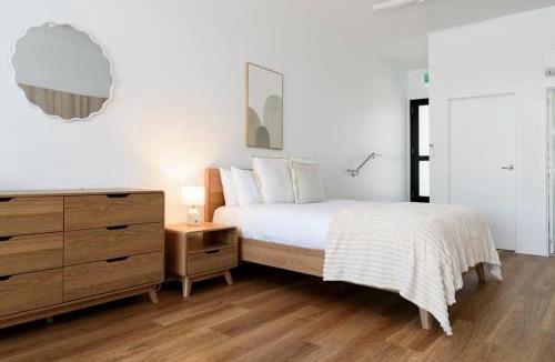 Hillcrest Apartment | Minimalist Studio Near Burnie | Bright & Cozy