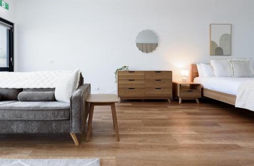 Hillcrest Apartment | Minimalist Studio Near Burnie | Bright & Cozy