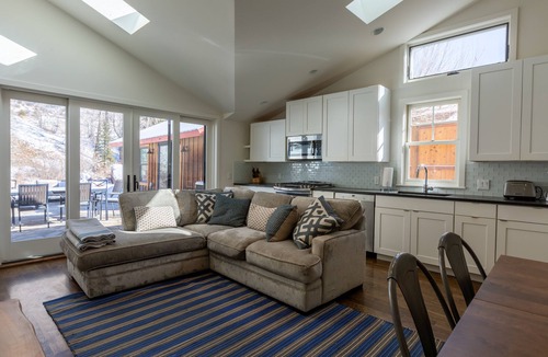 Vail - Beaver Creek House | Minturn River Cabin with Hot Tub and NEW Air Conditioning