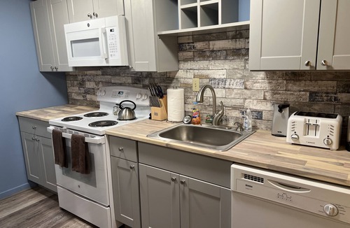 South Londonderry Ski Chalet | Minutes from Stratton Mountain for Less Money