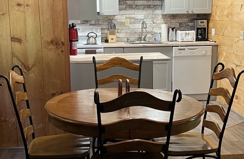 South Londonderry Ski Chalet | Minutes from Stratton Mountain for Less Money