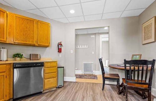 Lakeside - Lester Park House | Minutes to Brighton Beach, Mayfair Home