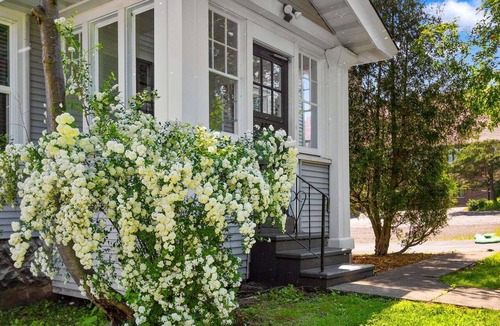 Lakeside - Lester Park House | Minutes to Brighton Beach, Mayfair Home