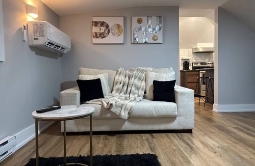 Welland Apartment | Modern 1 Bdrm|Laundry|BBQ|Deck