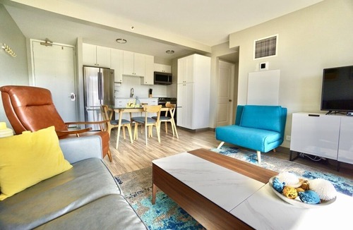 Waikiki Condo | Modern 2BR w/Diamond Head view, beach, FREE parking, king bed, pool, gym,& more!