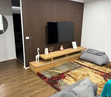 St Leonards House | Modern and cosey 4 bedroom house walk to beach