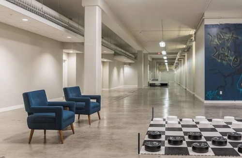Downtown Des Moines Apartment | Modern Apartment Downtown in Skywalk with Gym