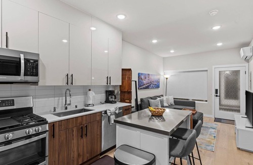 Judkins Park House | Modern Central-Seattle Rooftop Home with 2BR 2BA, Patio & Grill