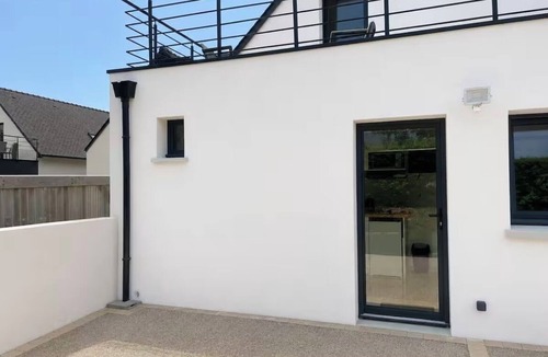 Saint-Pierre Bed & Breakfast | Modern cocoon in Brest Italian shower and sea