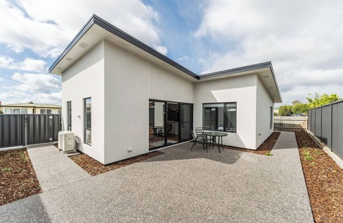 Devonport House | Modern living with simplistic charm