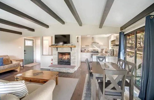 Lyons House | Modern Mountain Retreat Stunning Views Deck