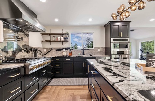 Renton House | Modern Mountain View Getaway w| Huge Outdoor Space