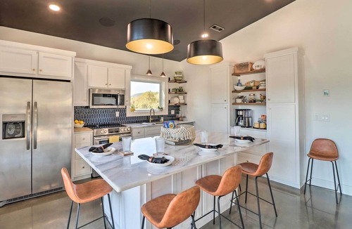 Lone Rock House | Modern Norfork House w/Patio on White River!