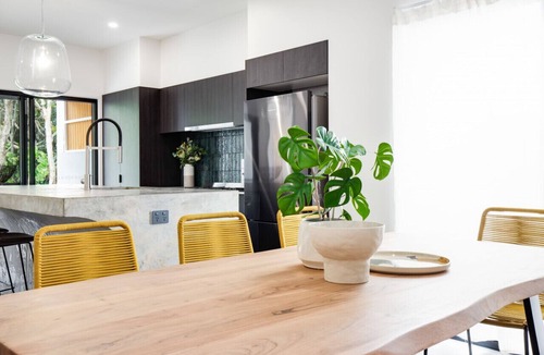 Yaroomba House | Modern pet friendly beach home