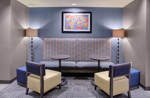 Columbus Hotel | Modern Rooms | EV Charging & Indoor Pool | Next to Scioto Downs