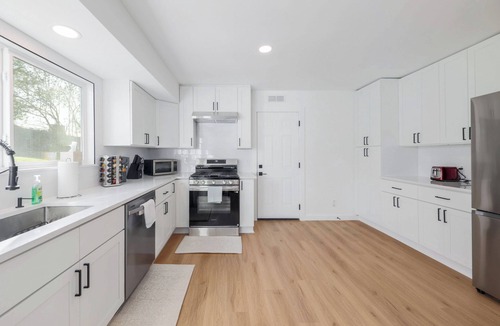 Pecan Springs Springdale House | Modern & Spacious 4-bedroom house, Sleeps 10+ with Games
