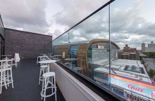 Westown Apartment | Modern Studio Apt with Rooftop, Gym, and Parking