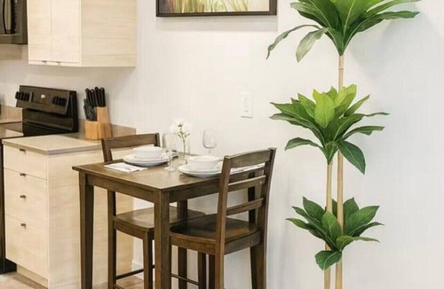 Downtown Des Moines Apartment | Modern Studio Retreat Near Des Moines Attractions