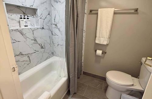 South Central Omaha Apartment | Modern Studio Steps from Aksarben Dining & I-80