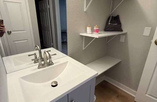 South Central Omaha Apartment | Modern Studio Steps from Aksarben Dining & I-80