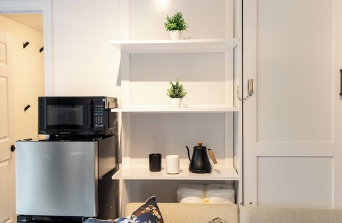 Newhall Apartment | Modern Tiny House Retreat w/Sauna, Fire Pit & Workspace