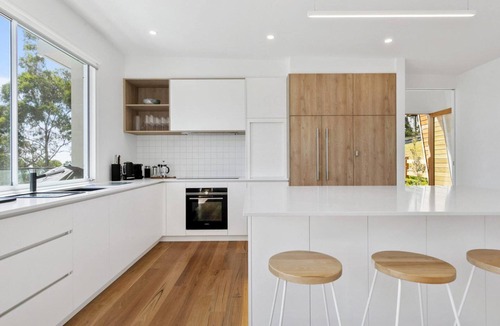 Lorne House | Moonraker - Stunning Views, Brand New Contemporary Beach Home