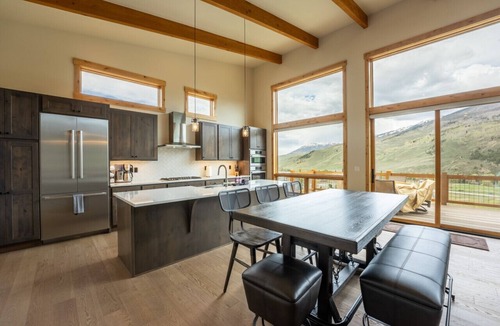 Silverthorne House | Moose Haven Hideaway- Dog Friendly Luxury Mountain Escape!