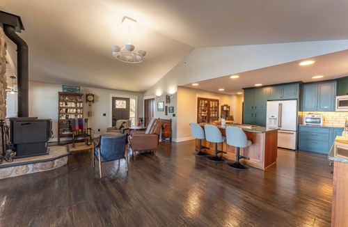 Ely Cabin | Moose Lake Luxury, Sandy Beach, BWCA Access, 3-bedroom lodge in tranquil Ely
