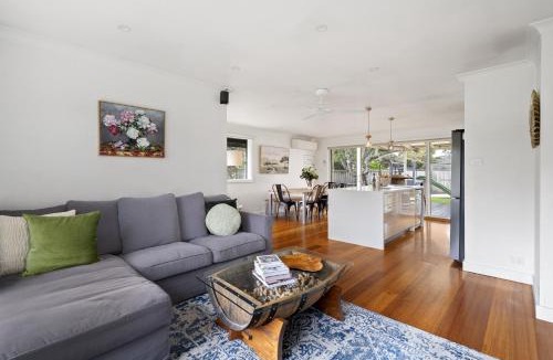 Mordialloc House | Mordialloc Coastal Escape Beach, Garden & Parking