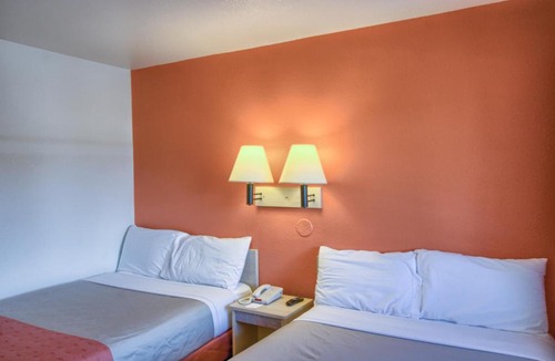 Holly Hotel | Motel 6-Everett, WA - North