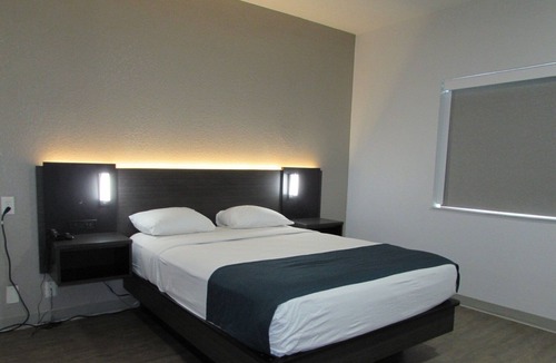 West Des Moines Hotel | Motel 6 West Des Moines, IA