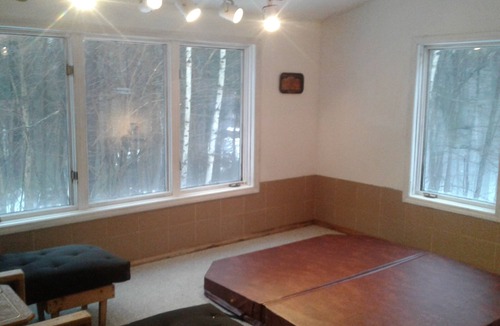 West Dover House | Mount Snow Rental Beautiful 5BR+ Home with Hot Tub, Sauna, Pool Table and more!